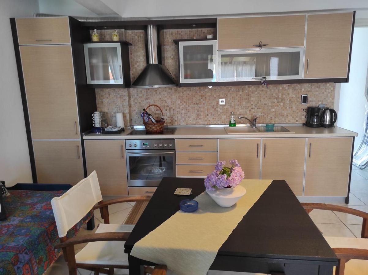 Beach Front Apartment In Пефкохори Екстериор снимка