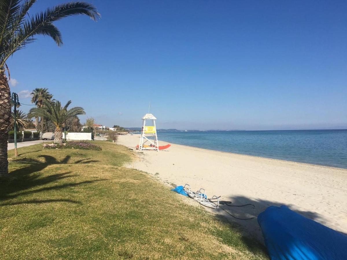 Beach Front Apartment In Пефкохори Екстериор снимка
